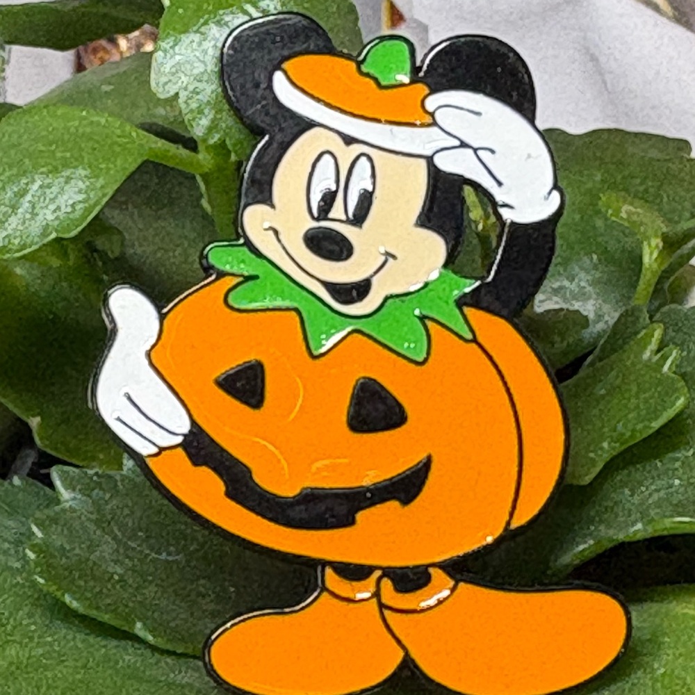 🎃Mickey Mouse Pumpkin Halloween Costume Pin